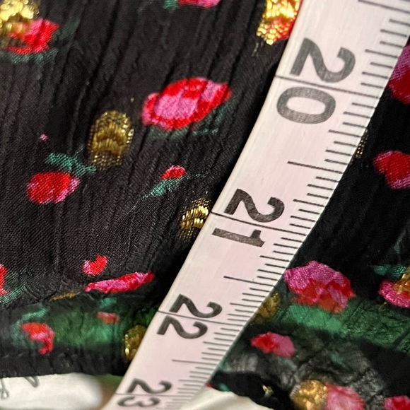 J. Crew Black and Red Ruffled Cap Sleeve floral Blouse size small - Picture 10 of 10